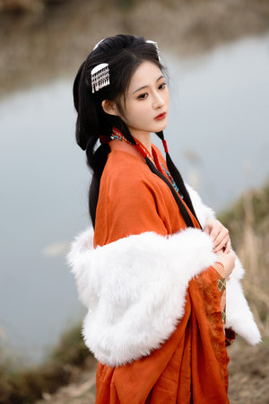 国产精华液一二三区别