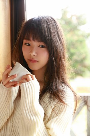 外国人街头索吻举高高