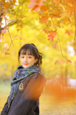 精品国产黑色紧身牛仔裤