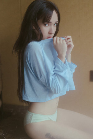 欧美用针把下面缝起来了