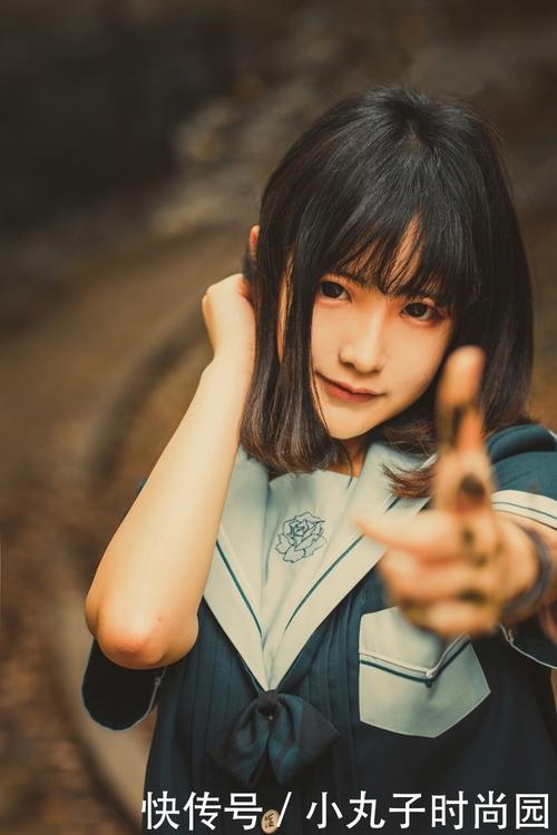 在丈夫面前把她耍了