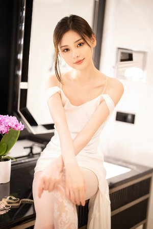 小男生趴着露屁股的小视频