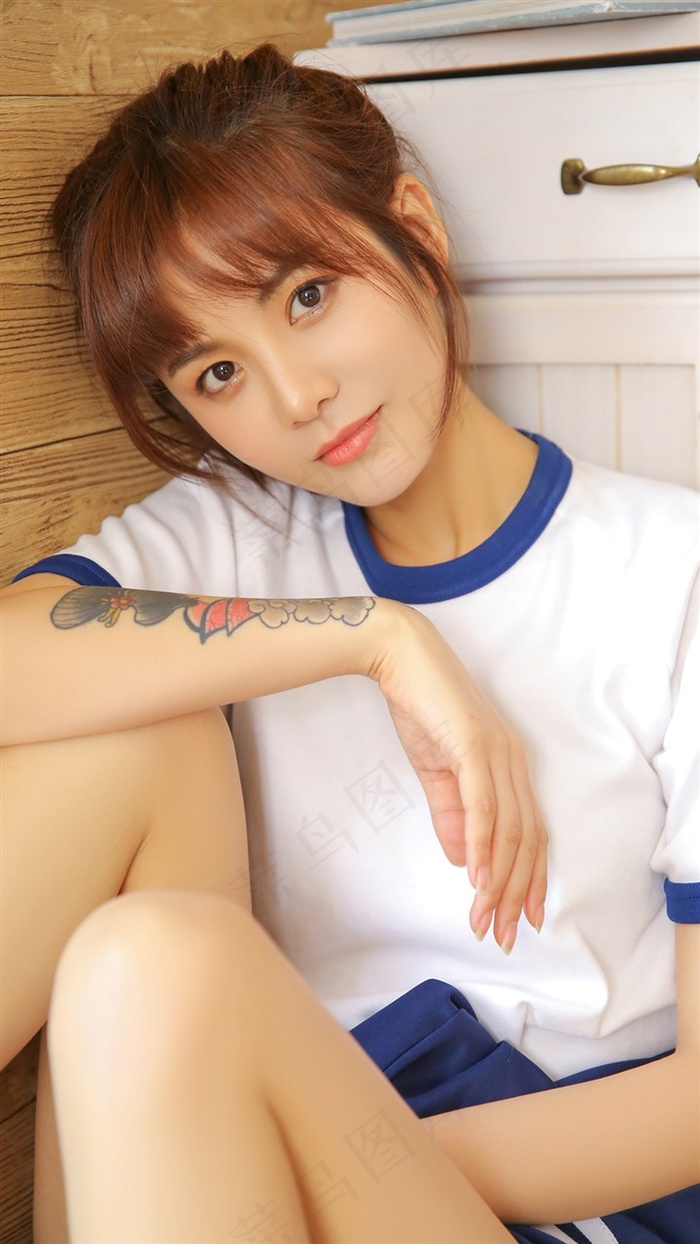 男模脱裤子全身精光gay